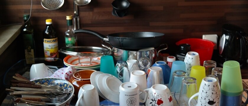 На столе стоит чистая посуда, исследование цен на средства для мытья посуды от агентства МКМ, Ивантеевка