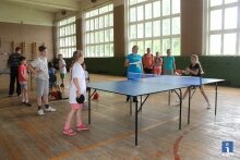 Мини-турнир по дартсу, дети соревнуются в меткости, за игрой следят судьи, стадион «Труд» в Ивантеевке